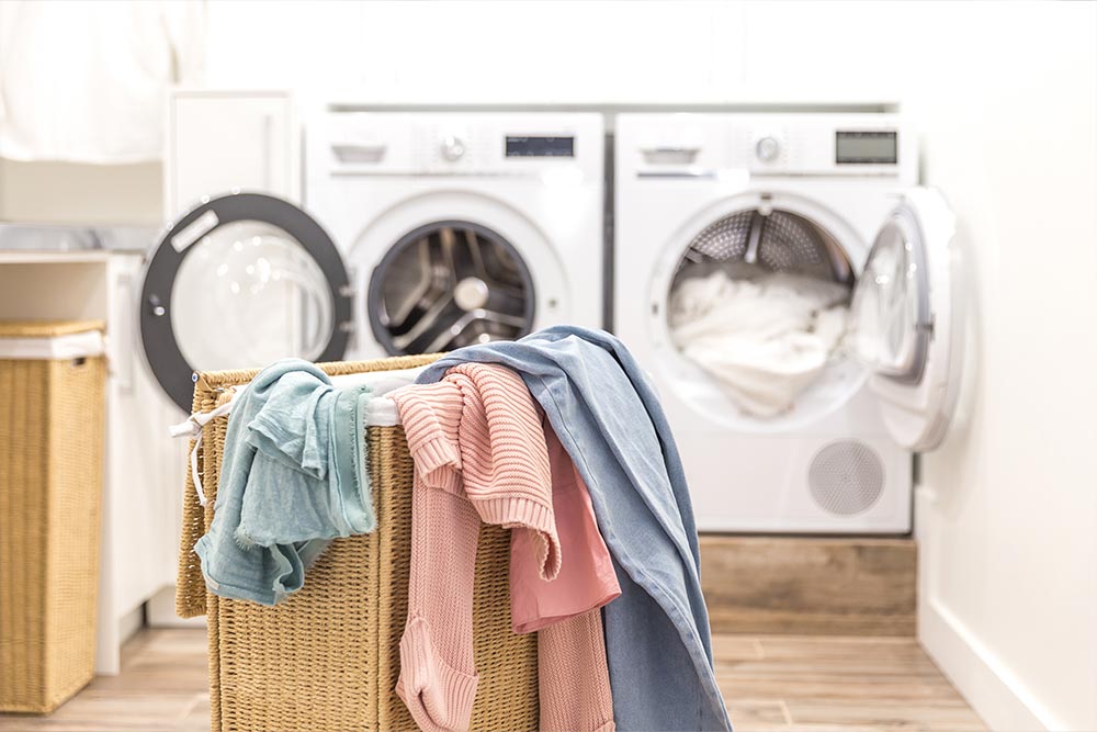 Close,Up,Of,Male,Hand,Putting,A,Cloth,Into,Washing