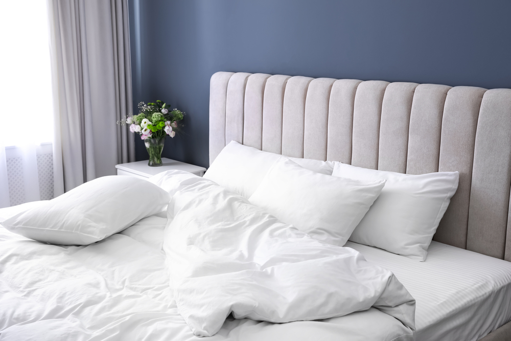 White,Soft,Pillows,On,Comfortable,Bed,Indoors