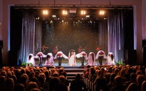 Behind the Scenes: The Impact of Outsourcing Laundry in the Entertainment Industry